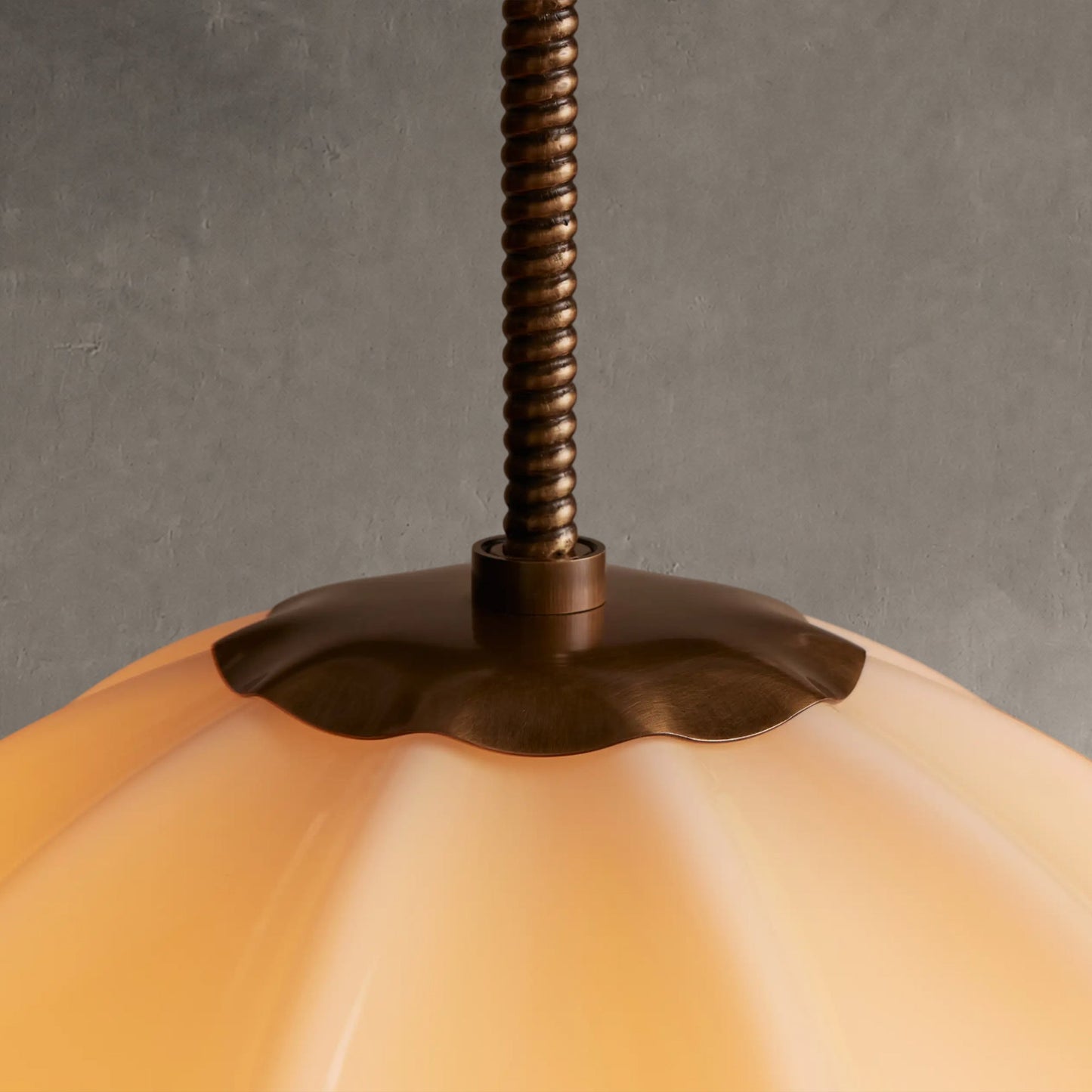Hanglamp Retro met Geribbelde Ronde Kap en Messing Afwerking