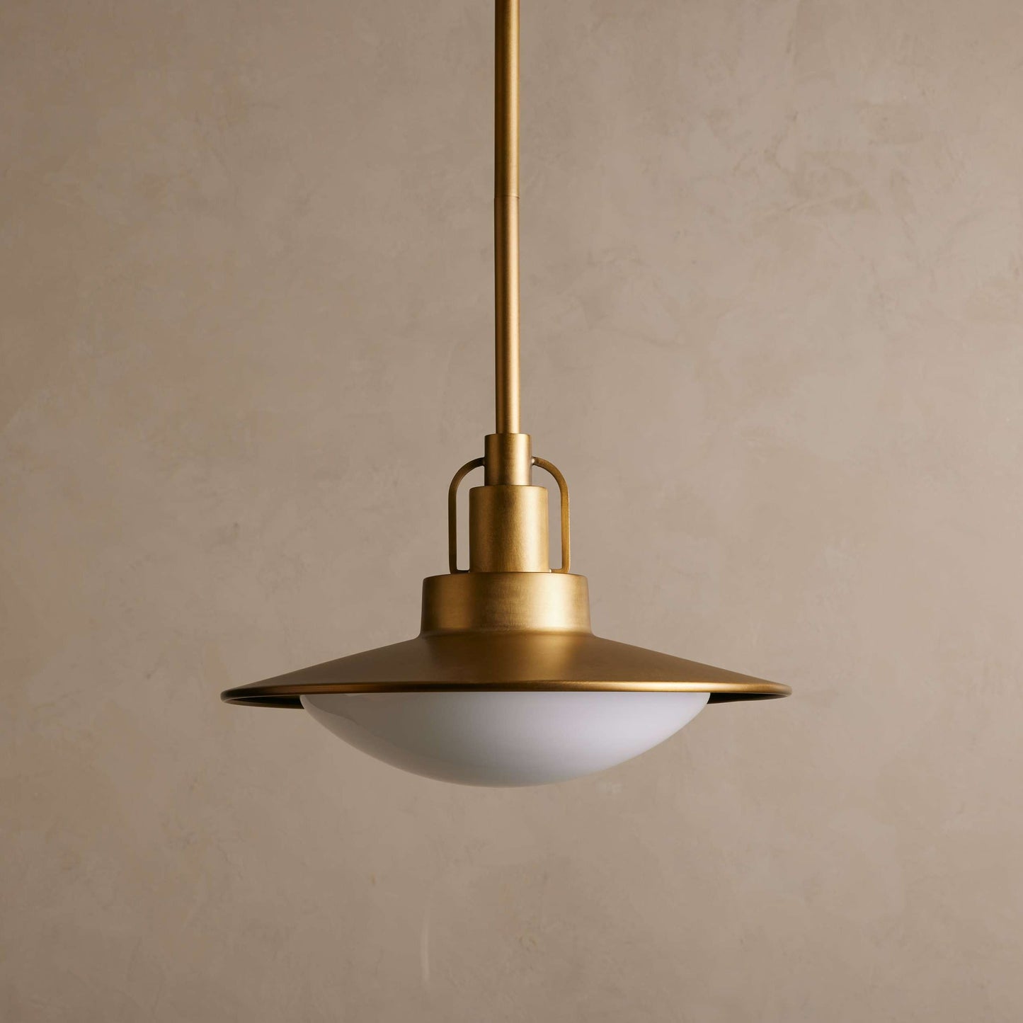 Hanglamp Retro met Schijfvormige Kap en Opaalglzen Bol