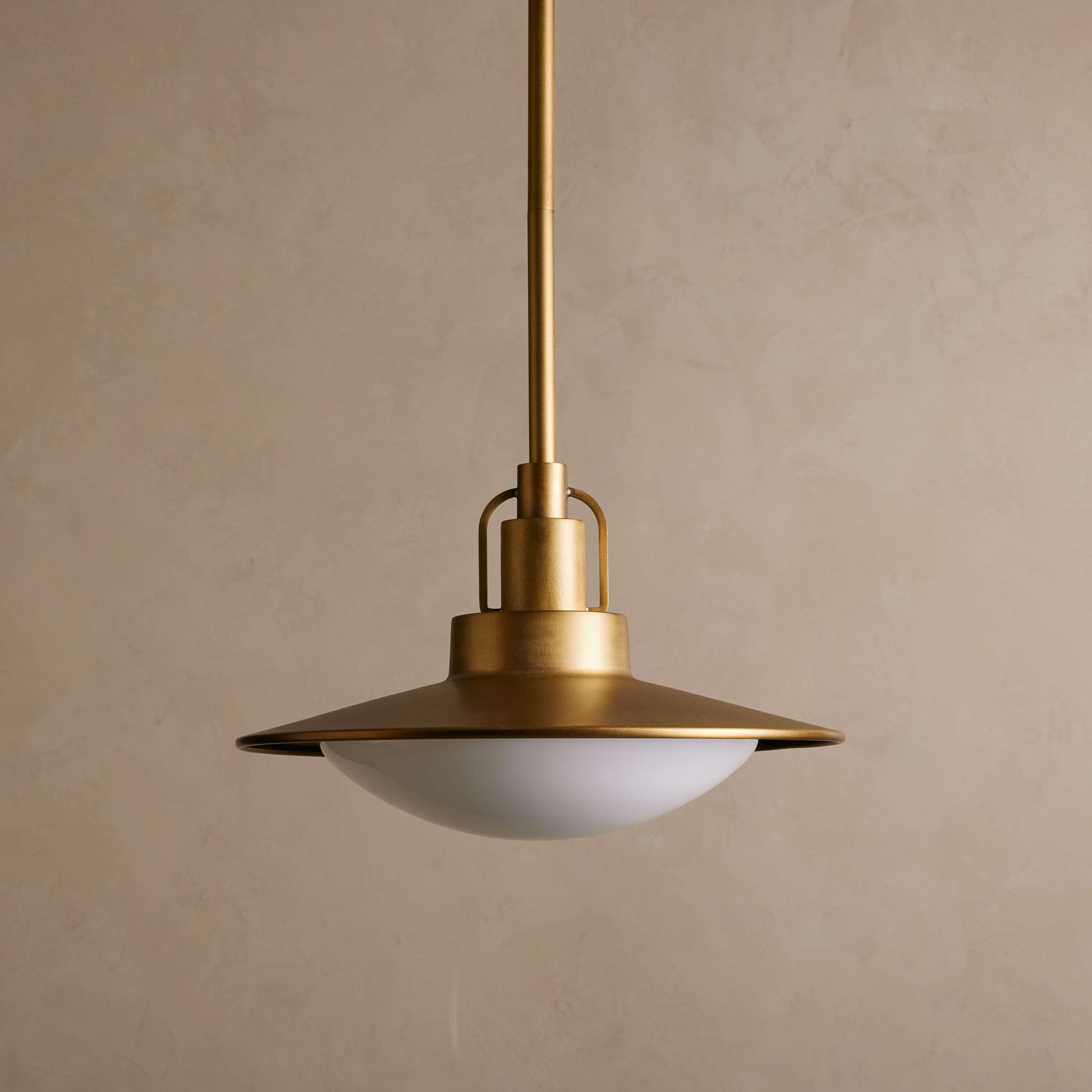 Hanglamp Retro met Schijfvormige Kap en Opaalglzen Bol