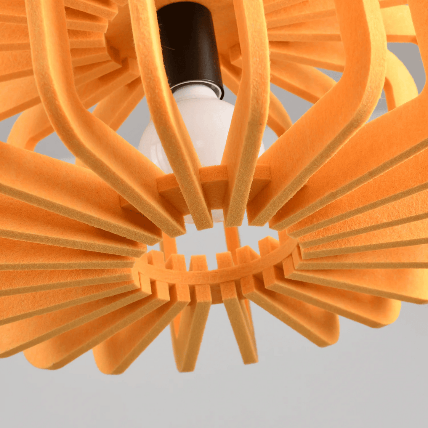 Hanglamp Scandinavisch met Gelameleerde Kap en Akoestisch Viltpaneel