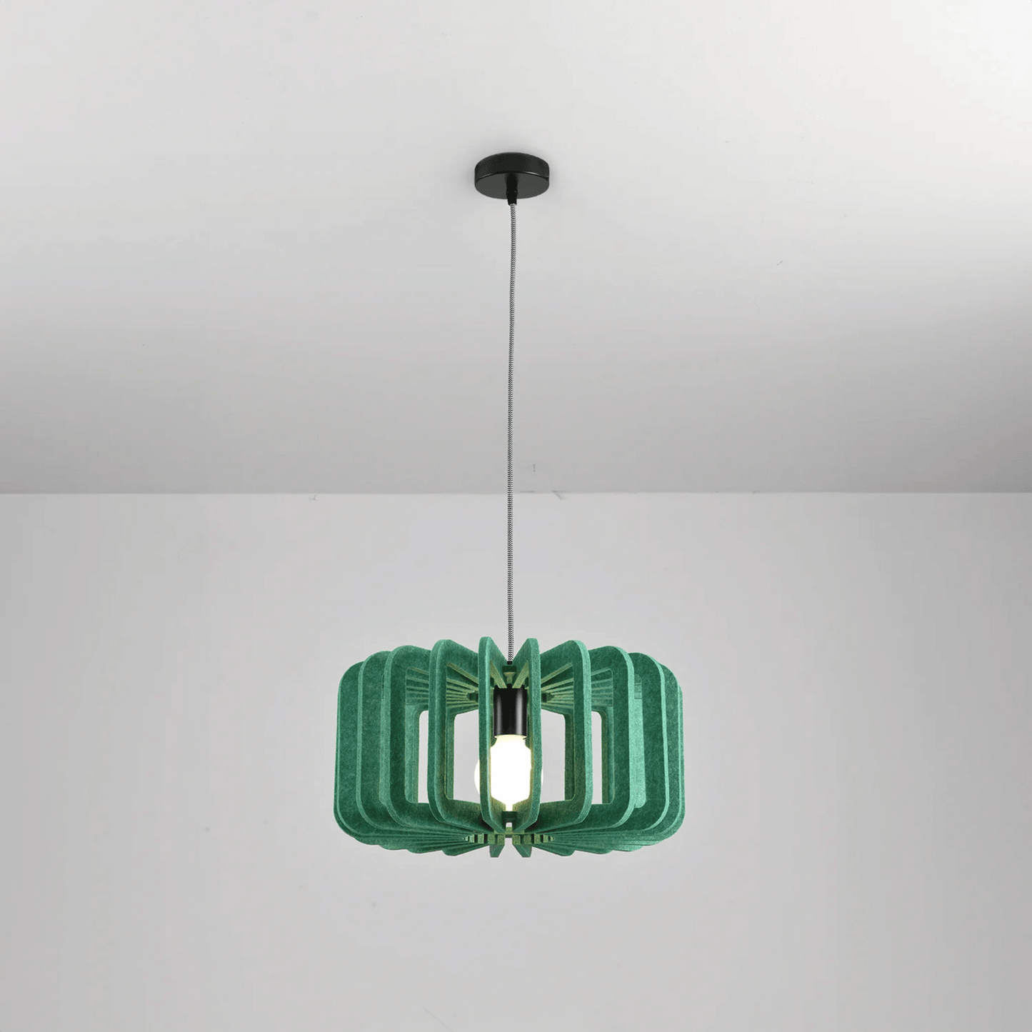 Hanglamp Scandinavisch met Gelameleerde Kap en Akoestisch Viltpaneel