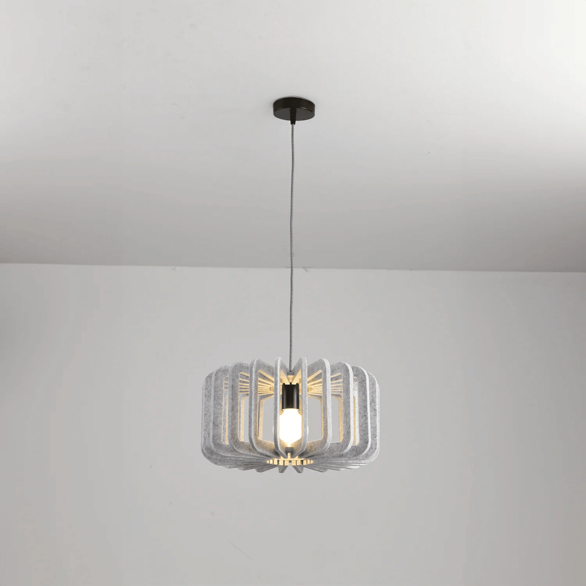 Hanglamp Scandinavisch met Gelameleerde Kap en Akoestisch Viltpaneel ##POS:9##