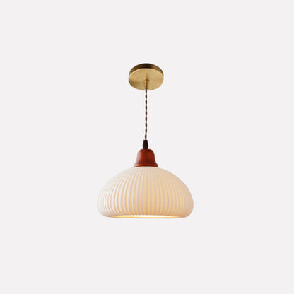 Hanglamp Scandinavisch met Geribbelde Keramieken Kap en Houten Fitting