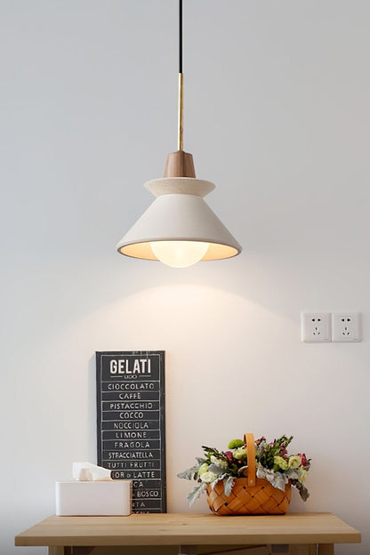 Hanglamp Scandinavisch met Houten Detail en Conische Kap ##POS:13##