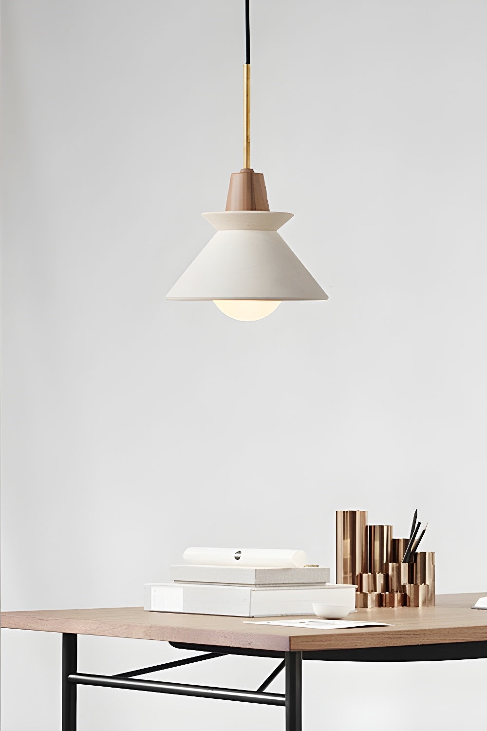 Hanglamp Scandinavisch met Houten Detail en Conische Kap