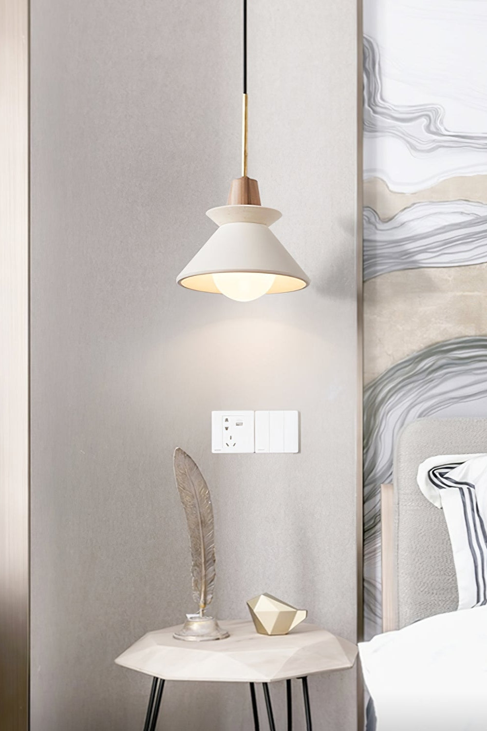 Hanglamp Scandinavisch met Houten Detail en Conische Kap ##POS:20##