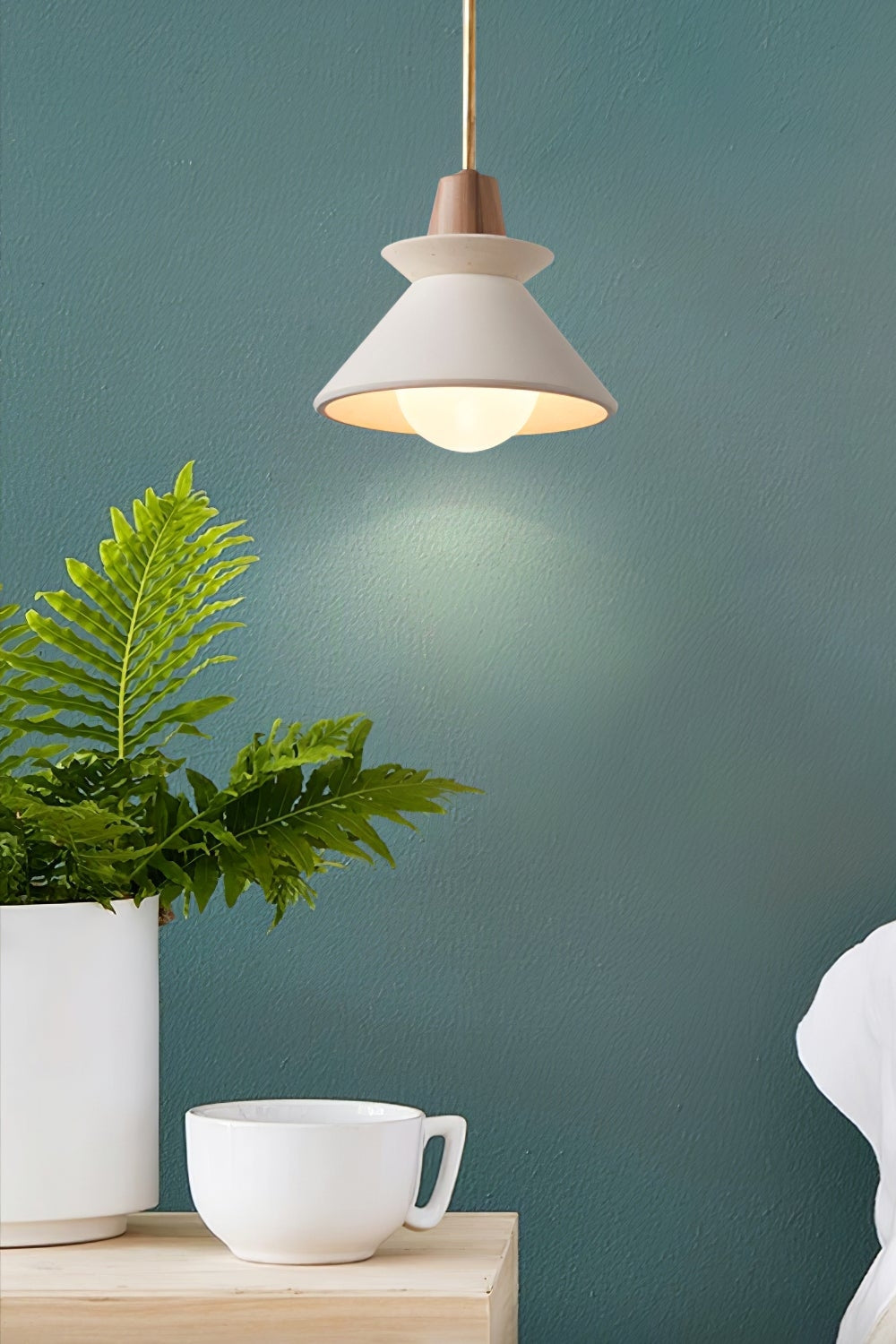 Hanglamp Scandinavisch met Houten Detail en Conische Kap ##POS:29##