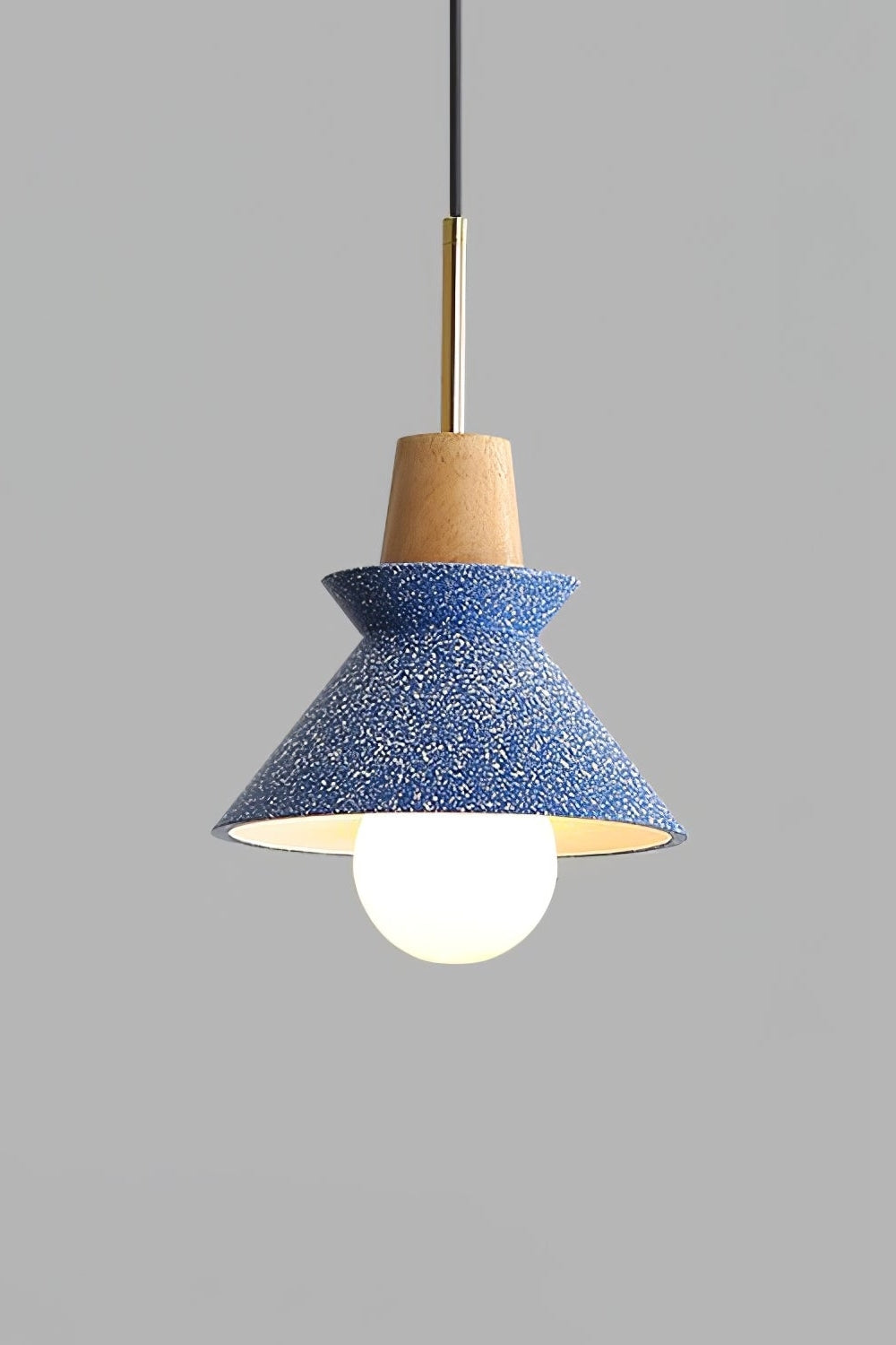 Hanglamp Scandinavisch met Houten Detail en Conische Kap