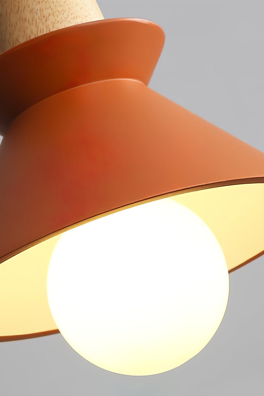 Hanglamp Scandinavisch met Houten Detail en Conische Kap