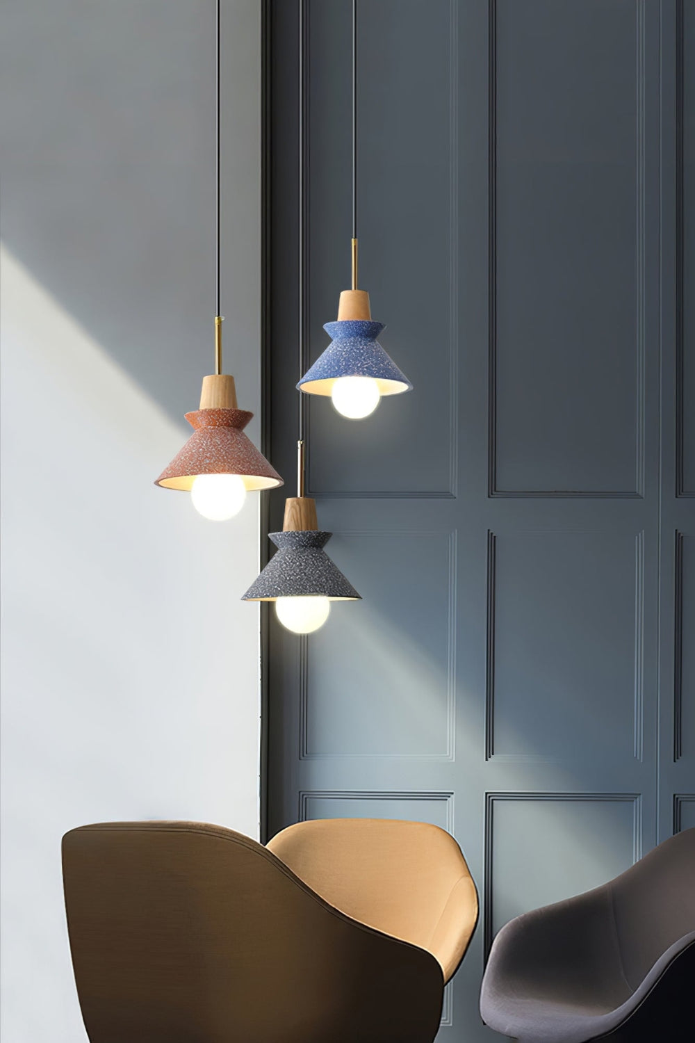 Hanglamp Scandinavisch met Houten Detail en Conische Kap