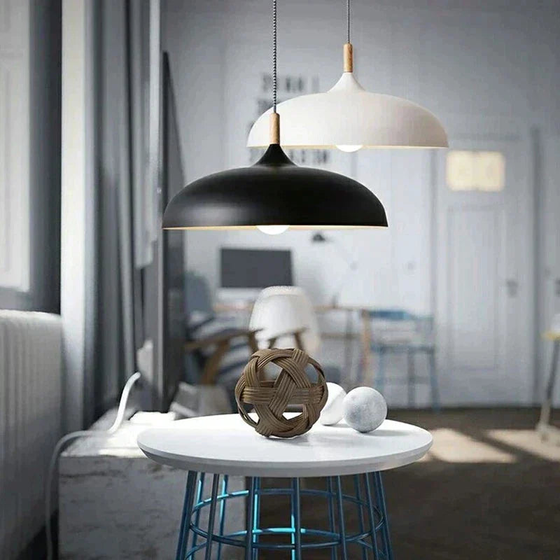 Hanglamp Scandinavisch met Houten Detail en Koepelkap