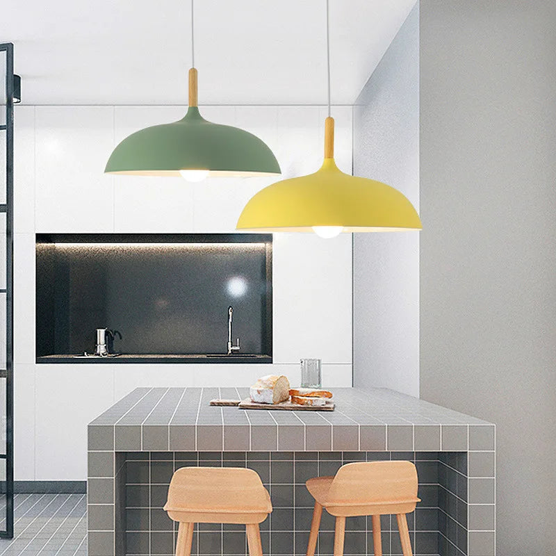 Hanglamp Scandinavisch met Houten Detail en Koepelkap