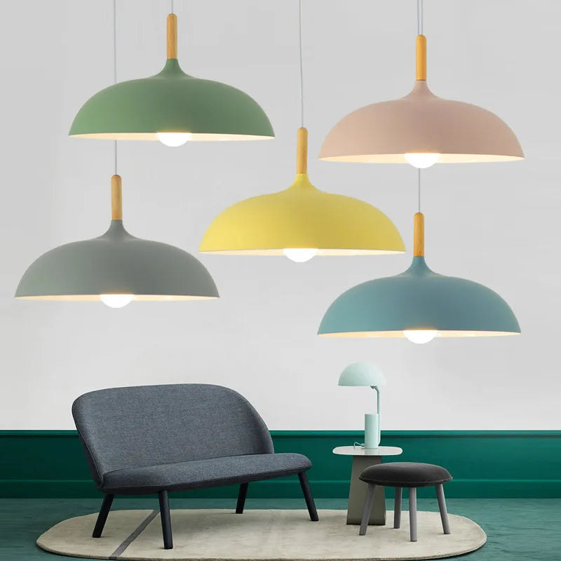 Hanglamp Scandinavisch met Houten Detail en Koepelkap