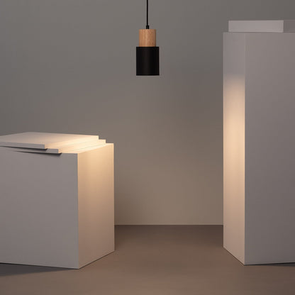 Hanglamp Scandinavisch met Houten Fitting en Cilindervormige Metalen Kap