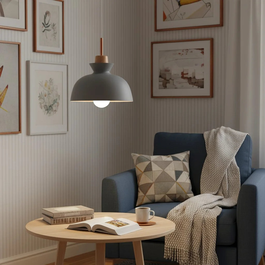 Hanglamp Scandinavisch met Houten Fitting en Metalen Kap