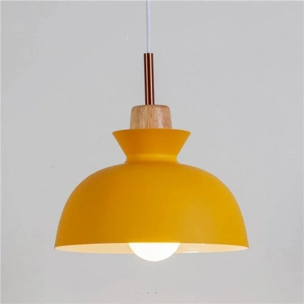 Hanglamp Scandinavisch met Houten Fitting en Metalen Kap