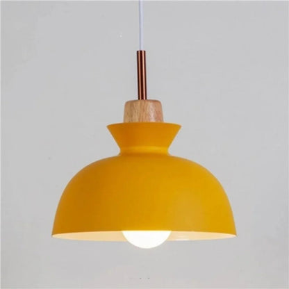 Hanglamp Scandinavisch met Houten Fitting en Metalen Kap