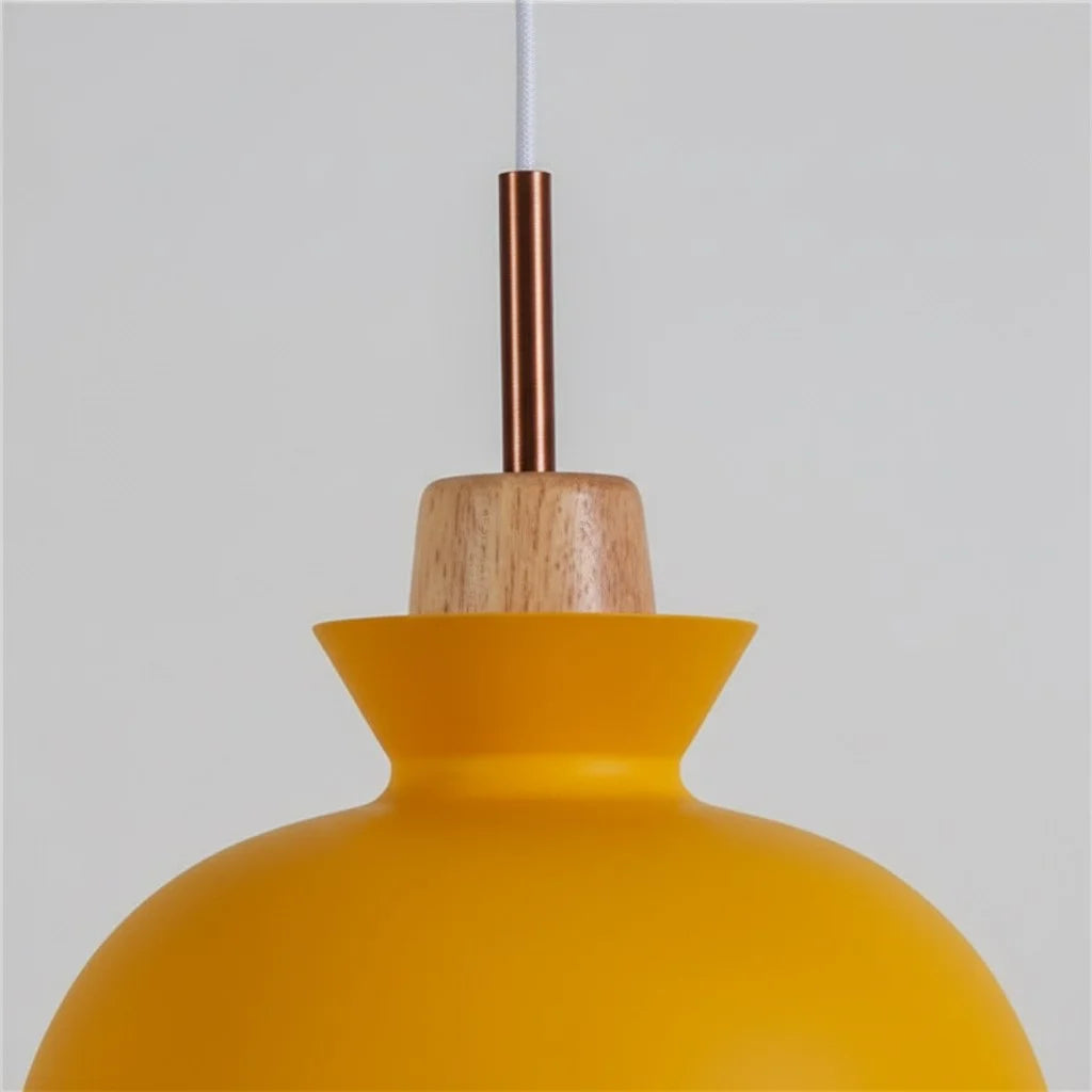 Hanglamp Scandinavisch met Houten Fitting en Metalen Kap