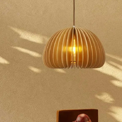 Hanglamp Scandinavisch met Houten Lamellen en Koepelvorm