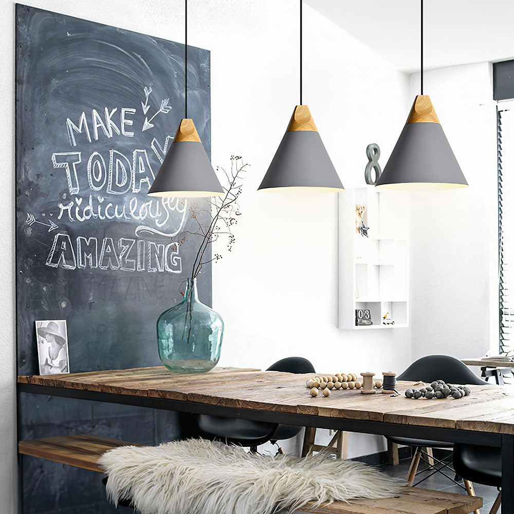 Hanglamp Scandinavisch met Houten Top en Conische Kap