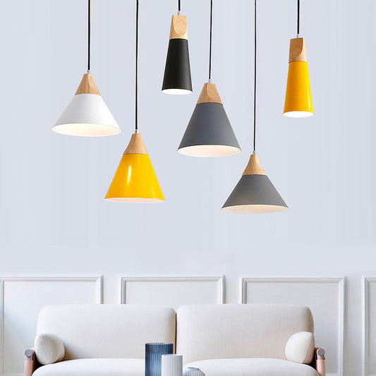 Hanglamp Scandinavisch met Houten Top en Conische Kap