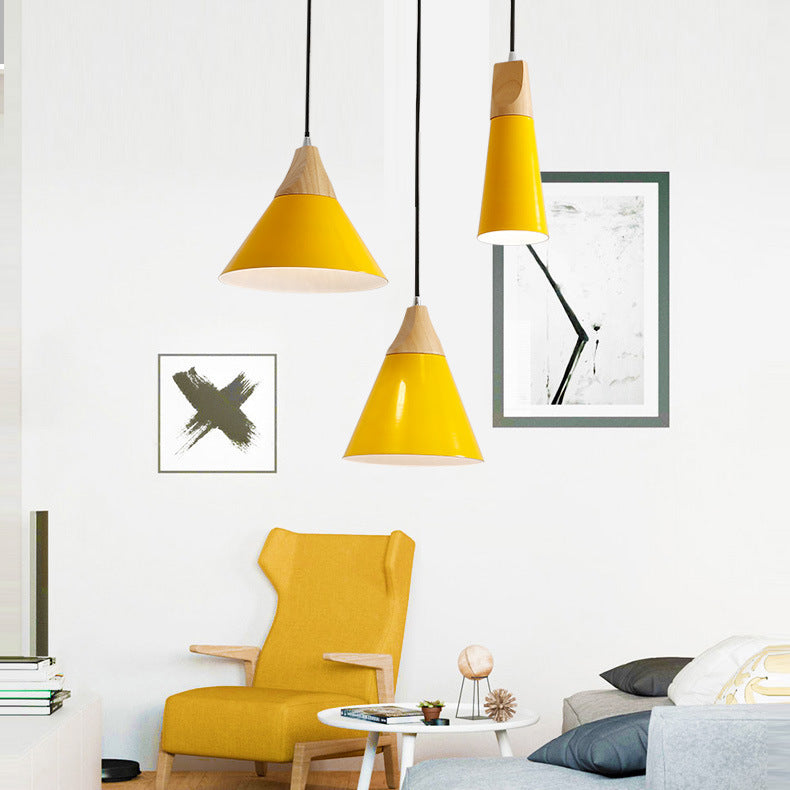 Hanglamp Scandinavisch met Houten Top en Conische Kap
