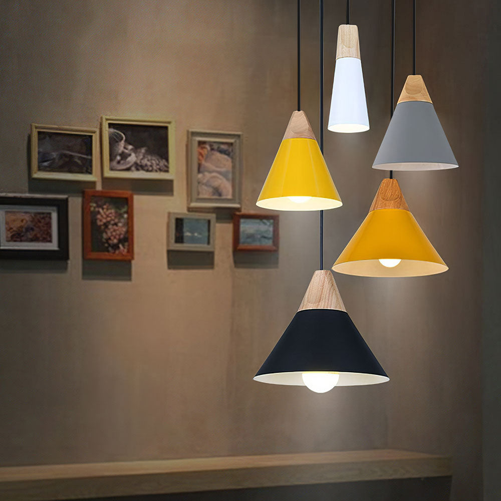 Hanglamp Scandinavisch met Houten Top en Conische Kap