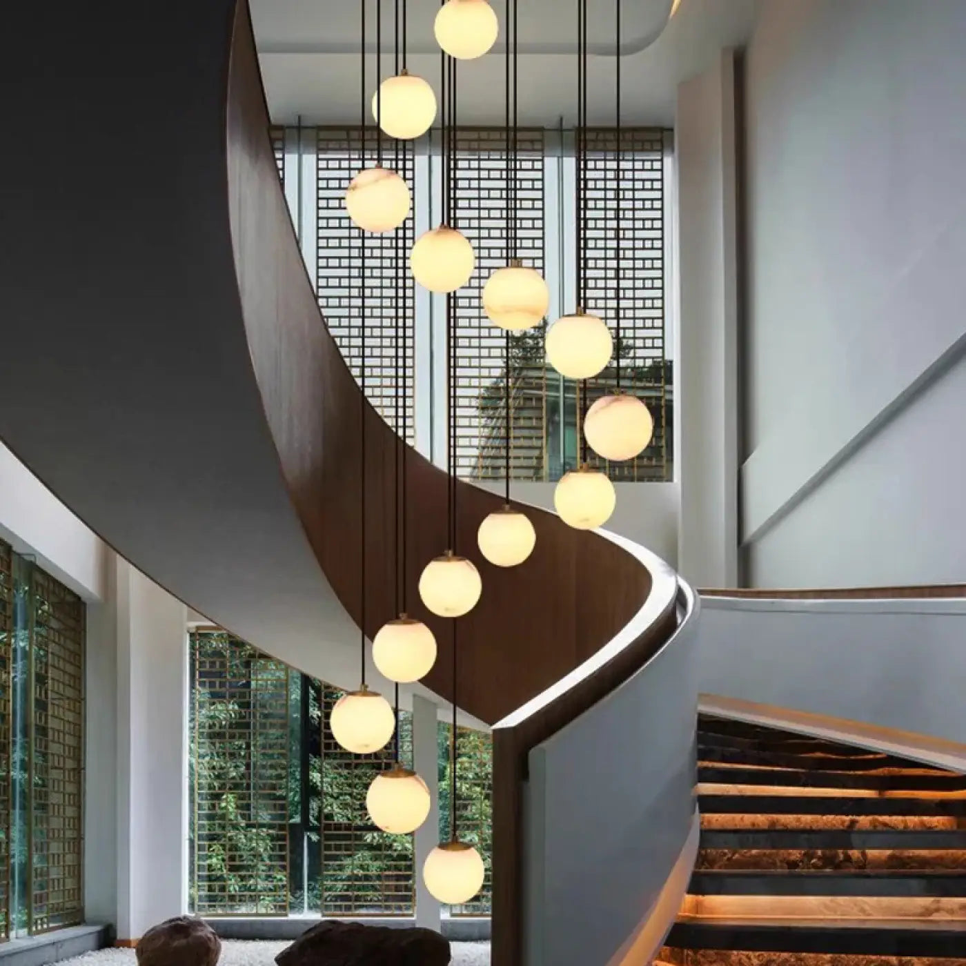 Hanglamp Trap Modern met Marmeren Glazen Bollen en Messing Afwerking