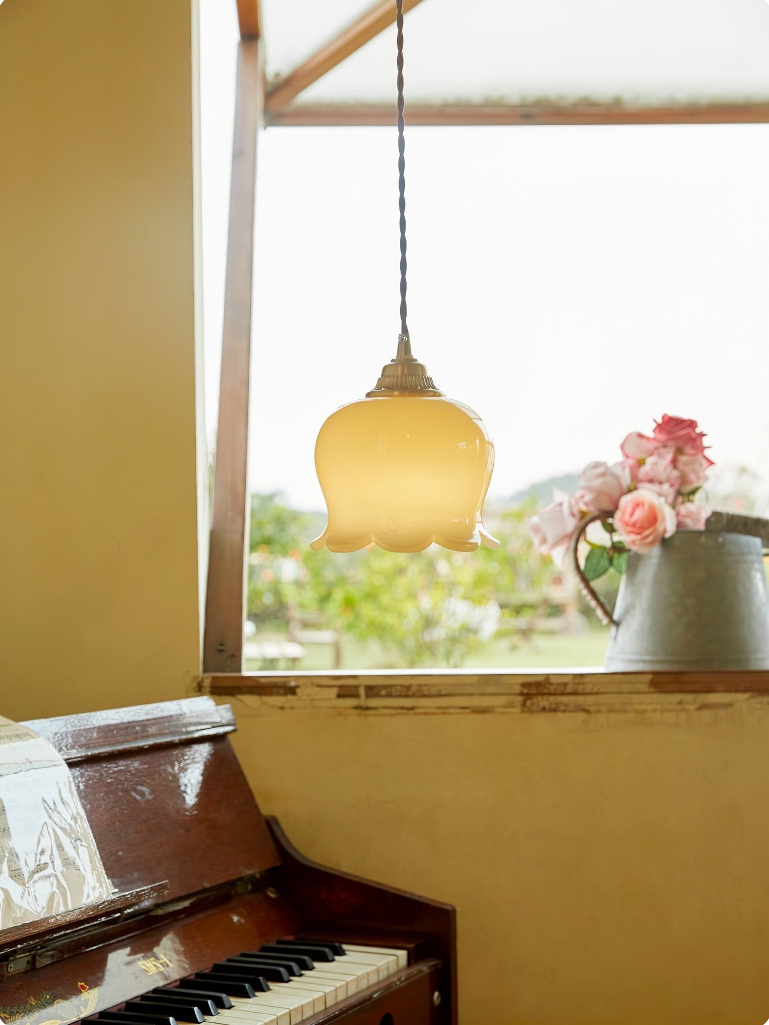 Hanglamp Vintage met Bloemvormige Glazen Kap en Messing Fitting