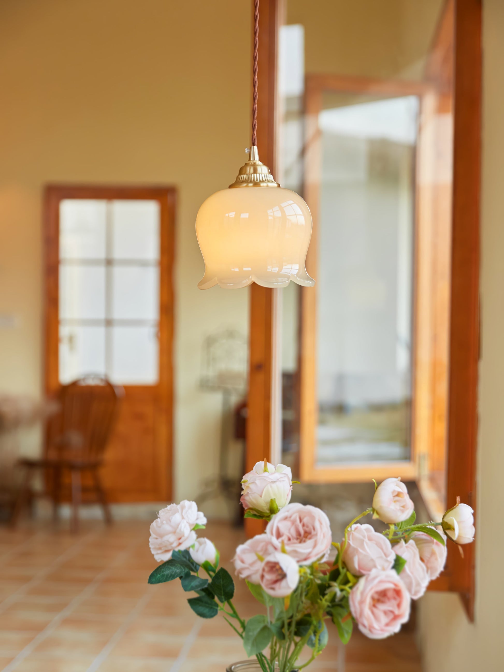 Hanglamp Vintage met Bloemvormige Glazen Kap en Messing Fitting
