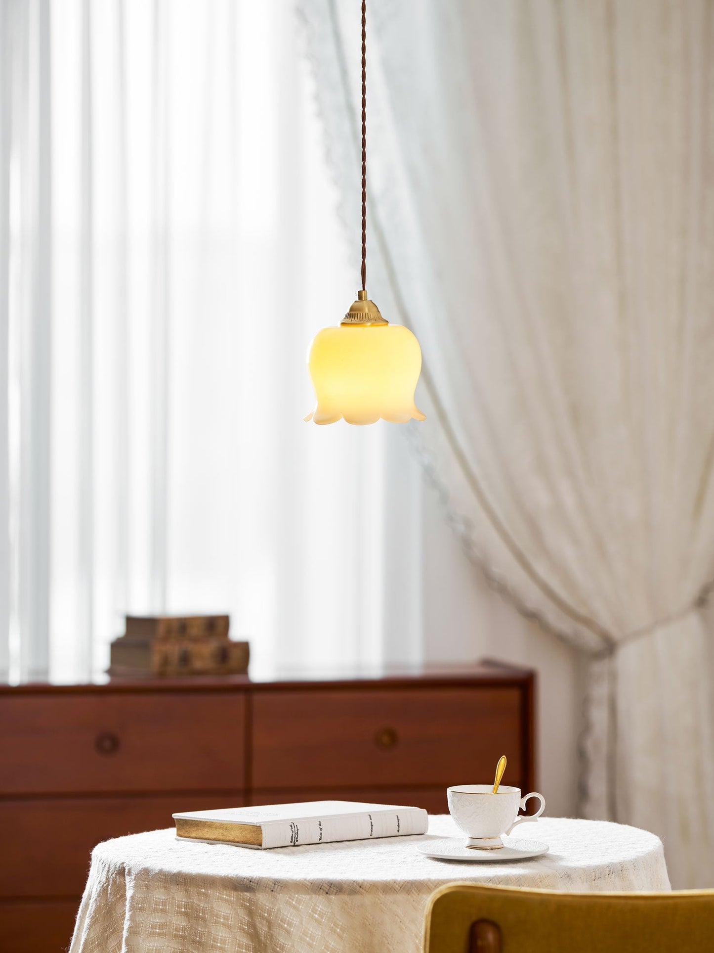 Hanglamp Vintage met Bloemvormige Glazen Kap en Messing Fitting
