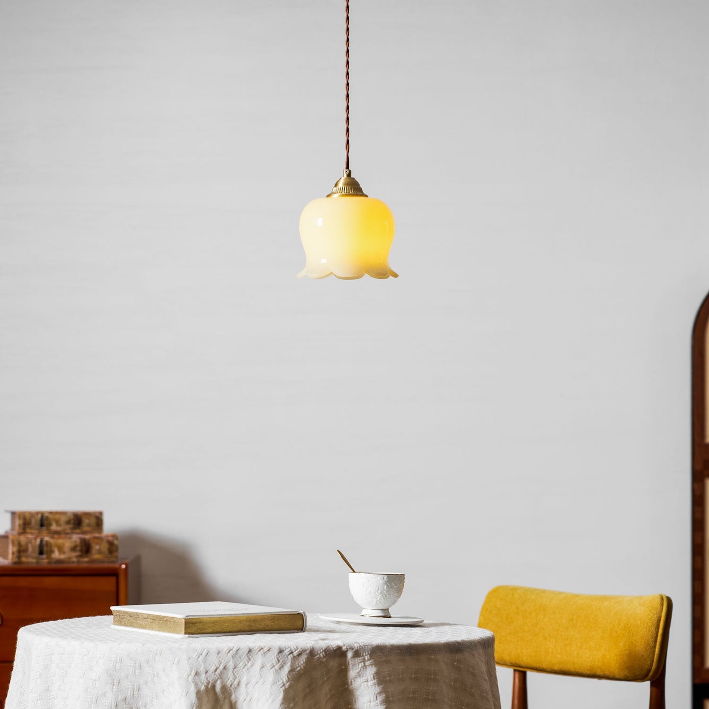 Hanglamp Vintage met Bloemvormige Glazen Kap en Messing Fitting