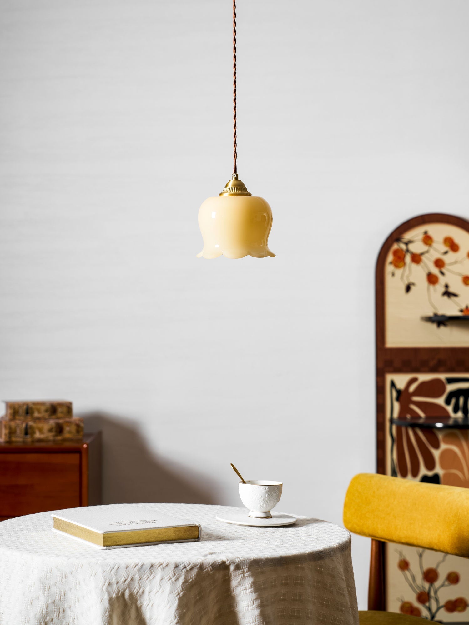 Hanglamp Vintage met Bloemvormige Glazen Kap en Messing Fitting ##POS:61##