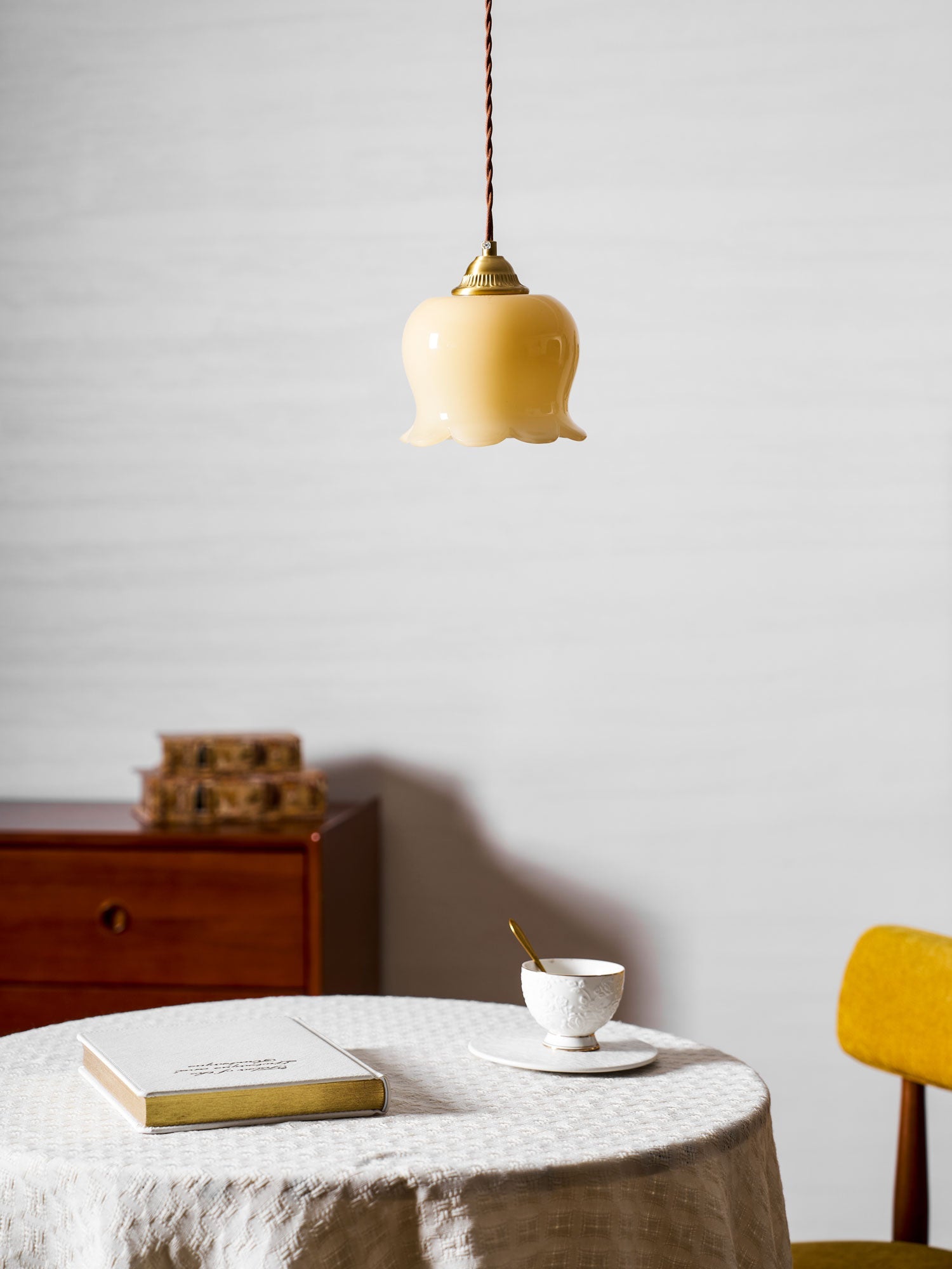 Hanglamp Vintage met Bloemvormige Glazen Kap en Messing Fitting