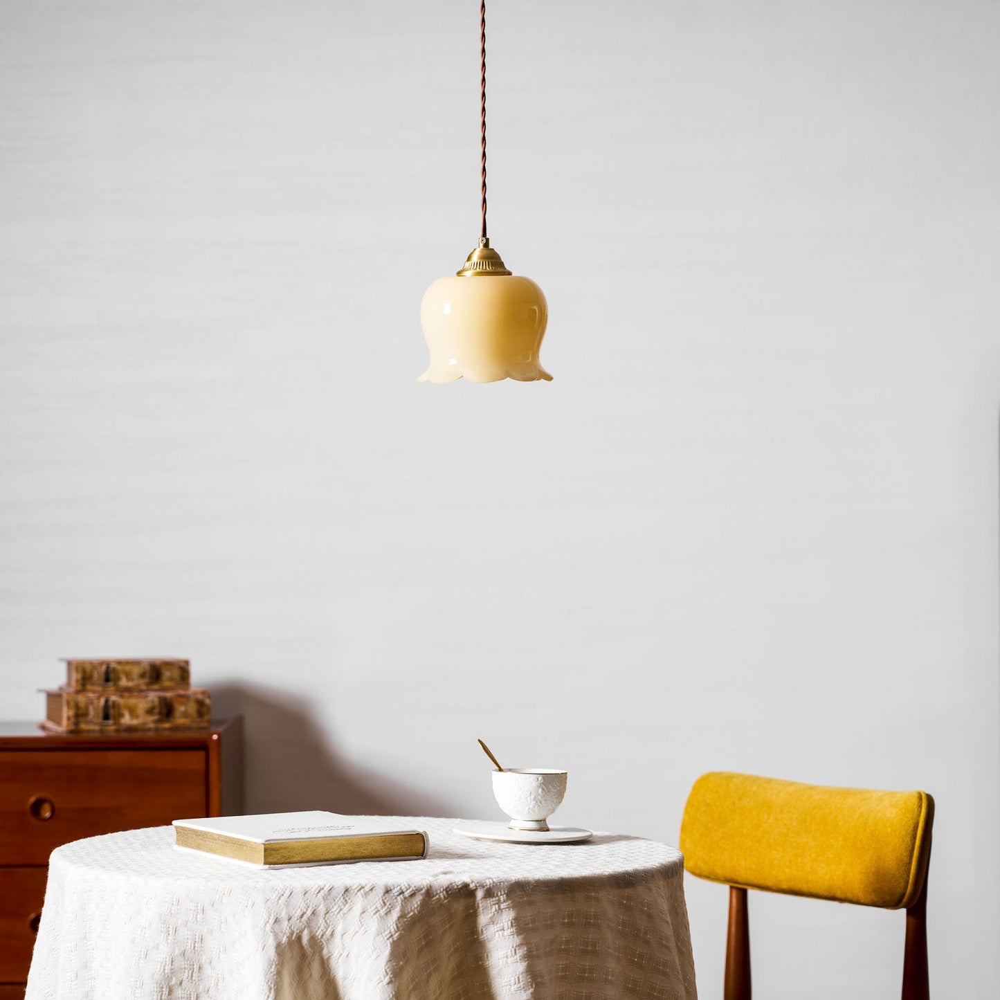 Hanglamp Vintage met Bloemvormige Glazen Kap en Messing Fitting