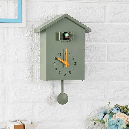 Koekoeksklok met Slinger Huisvorm Modernist Design