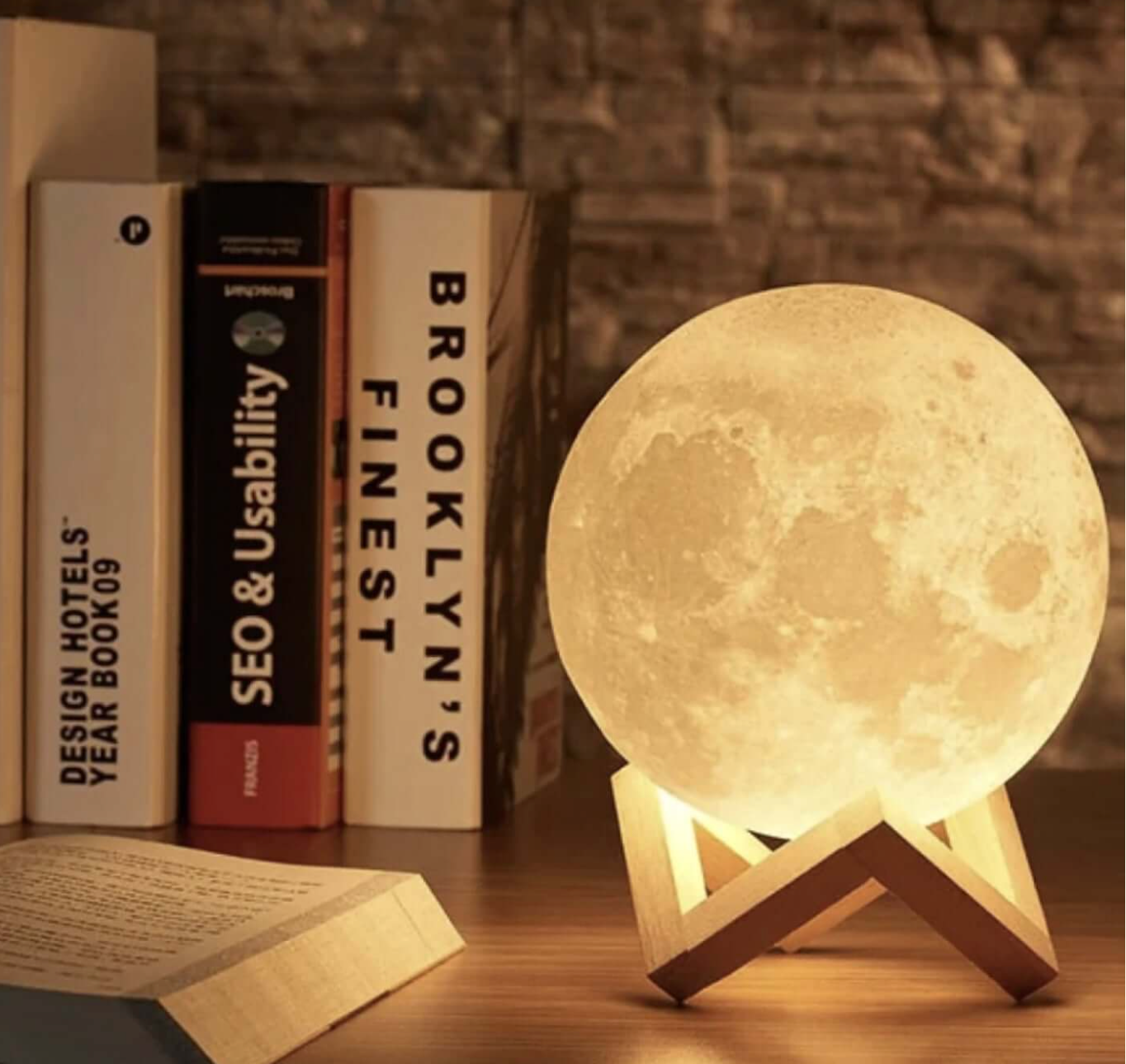 LED Maanlamp met Houten Standaard, 16 Kleuren en Afstandsbediening