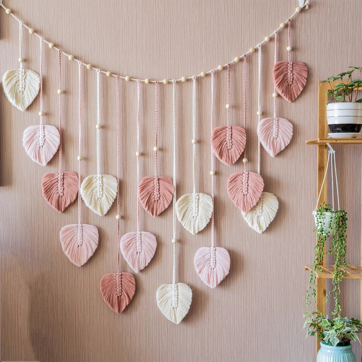 Macramé Wanddecoratie met Bladvormige Hangers en Houten Kralen
