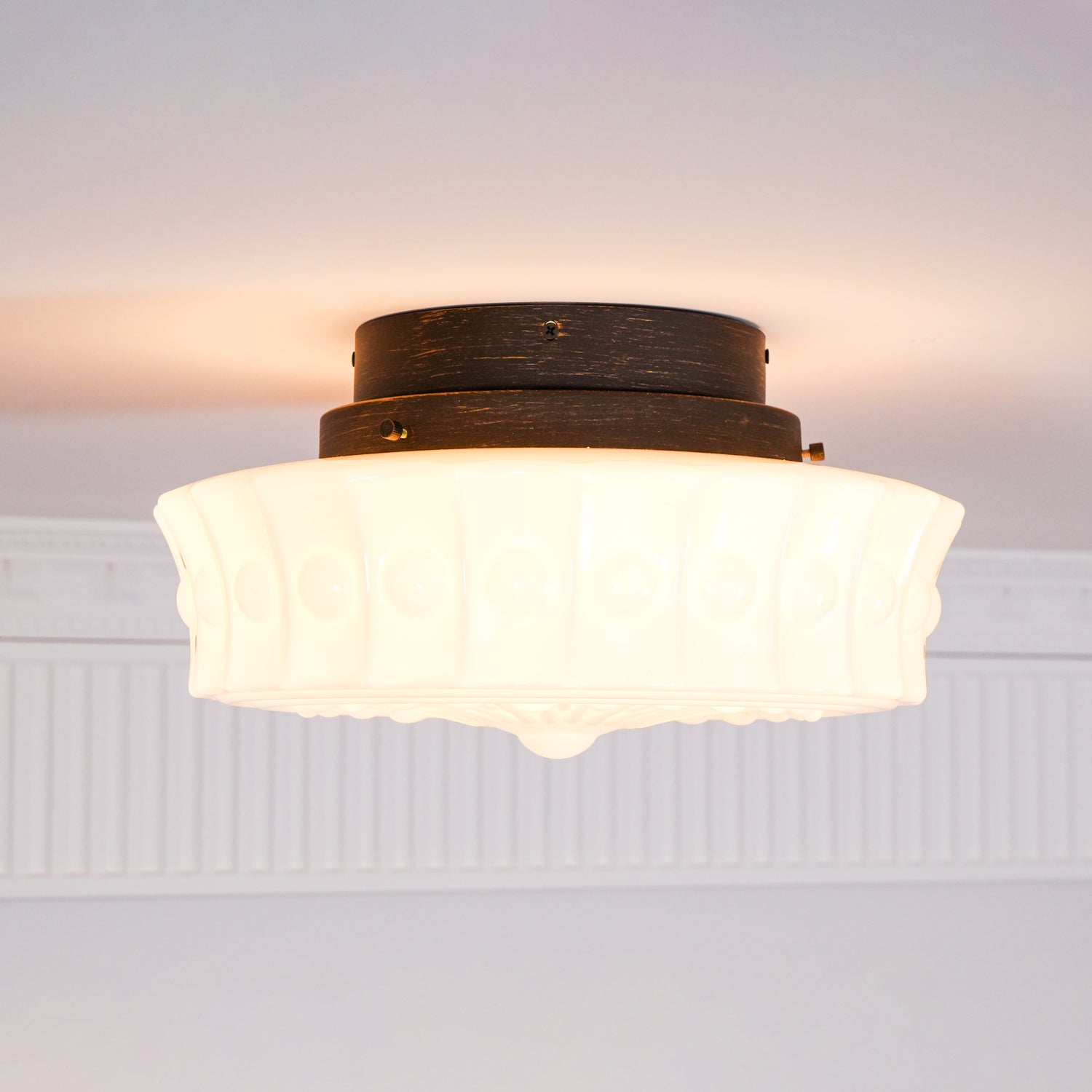 Plafondlamp Art Deco met Gegraveerde Glazen Kap en Ronde Vorm