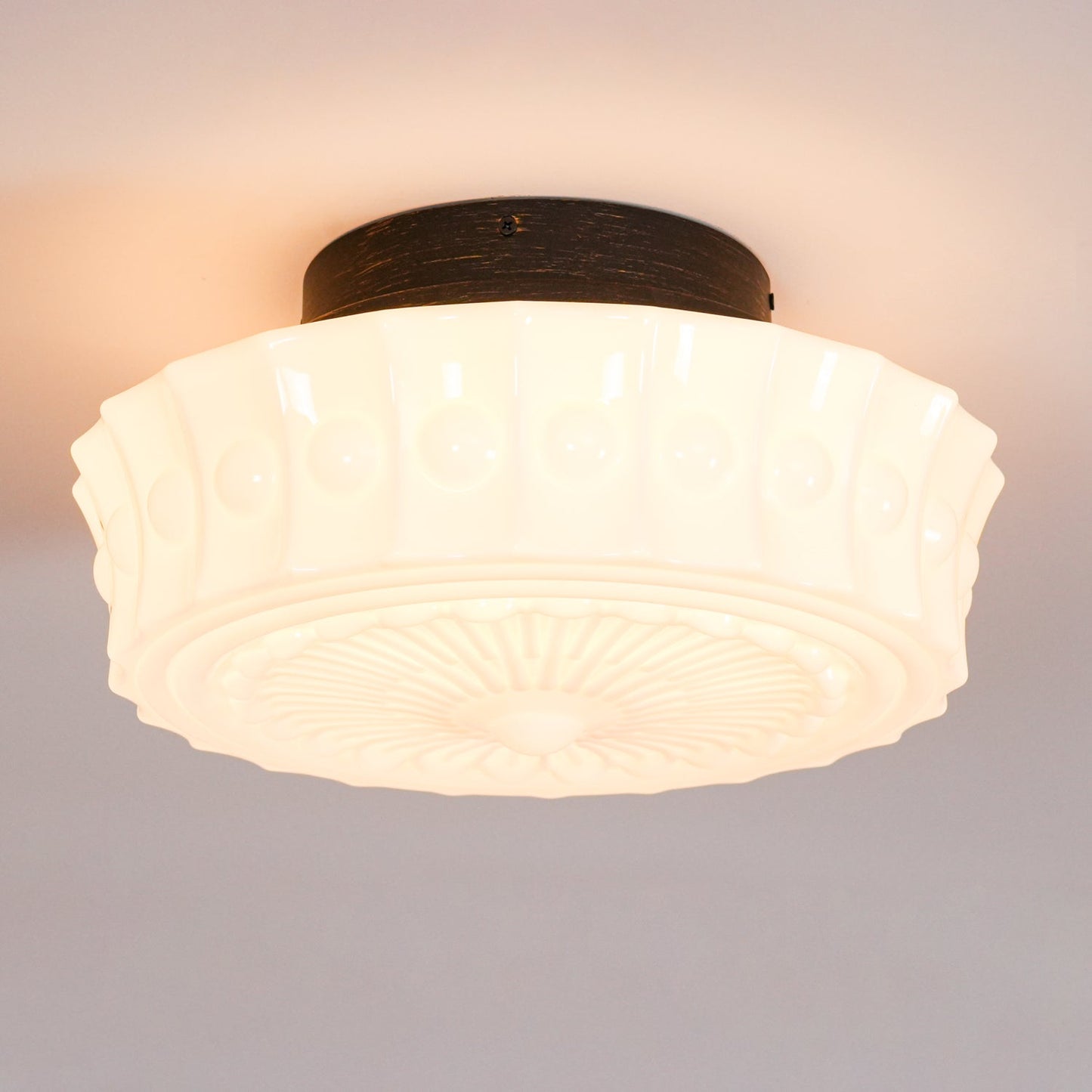 Plafondlamp Art Deco met Gegraveerde Glazen Kap en Ronde Vorm