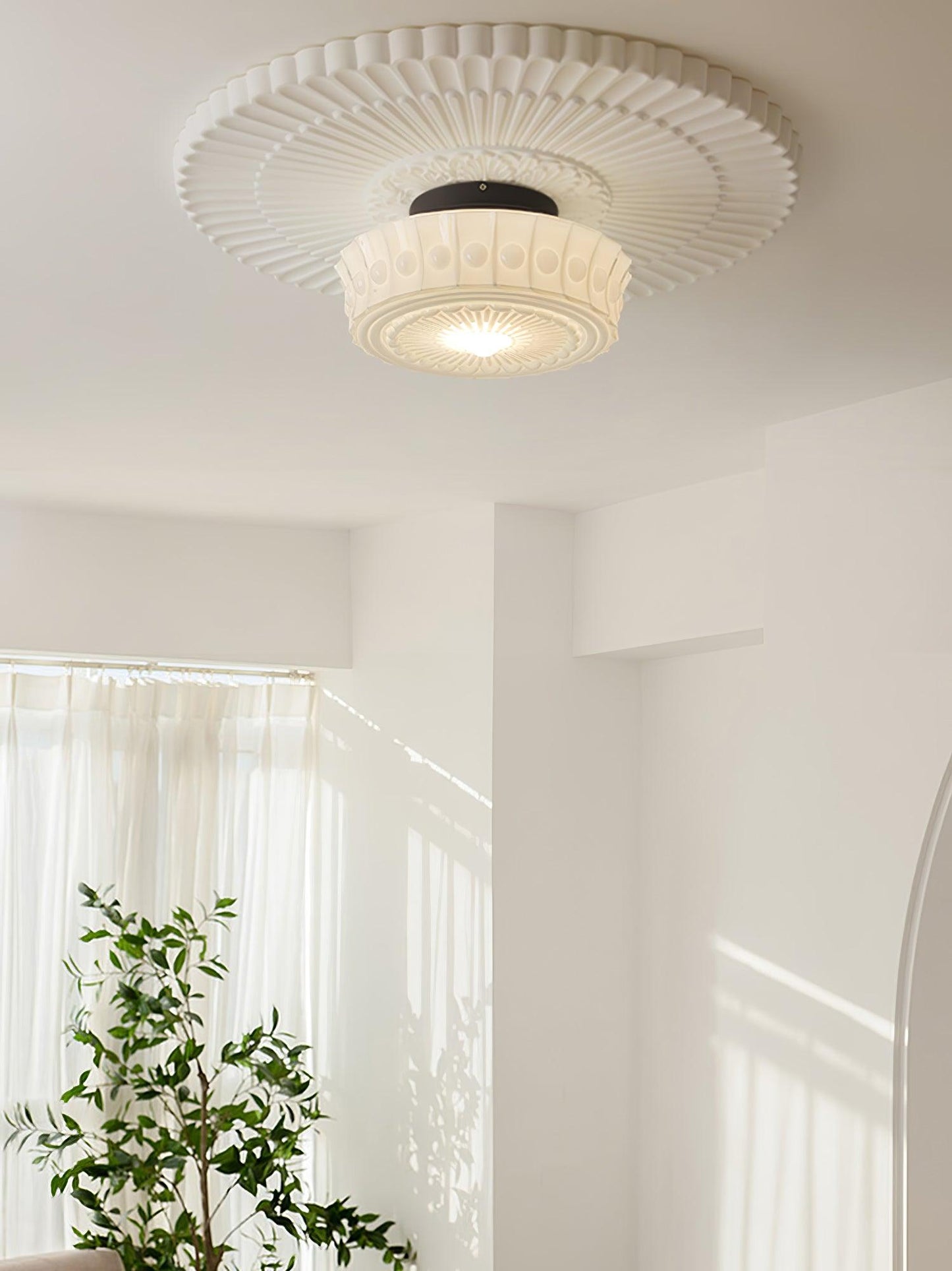 Plafondlamp Art Deco met Gegraveerde Glazen Kap en Ronde Vorm