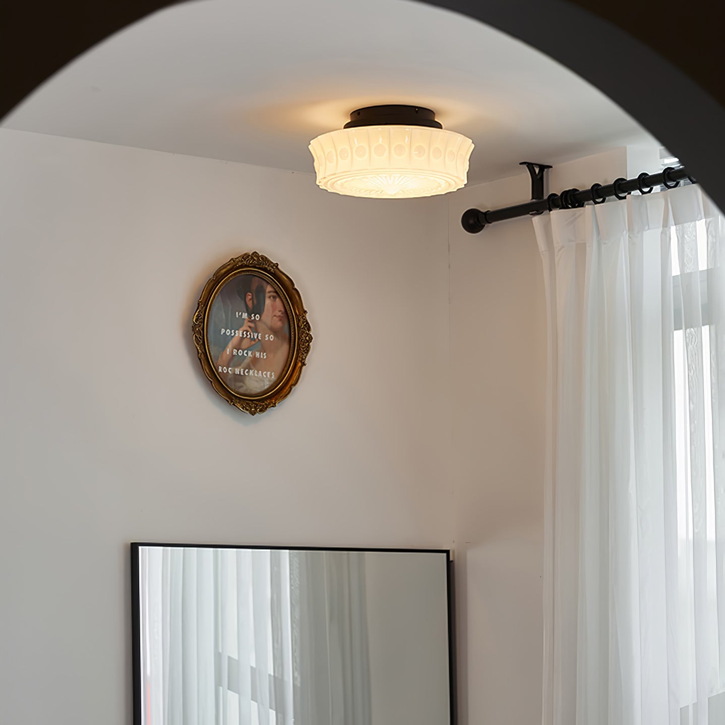 Plafondlamp Art Deco met Gegraveerde Glazen Kap en Ronde Vorm