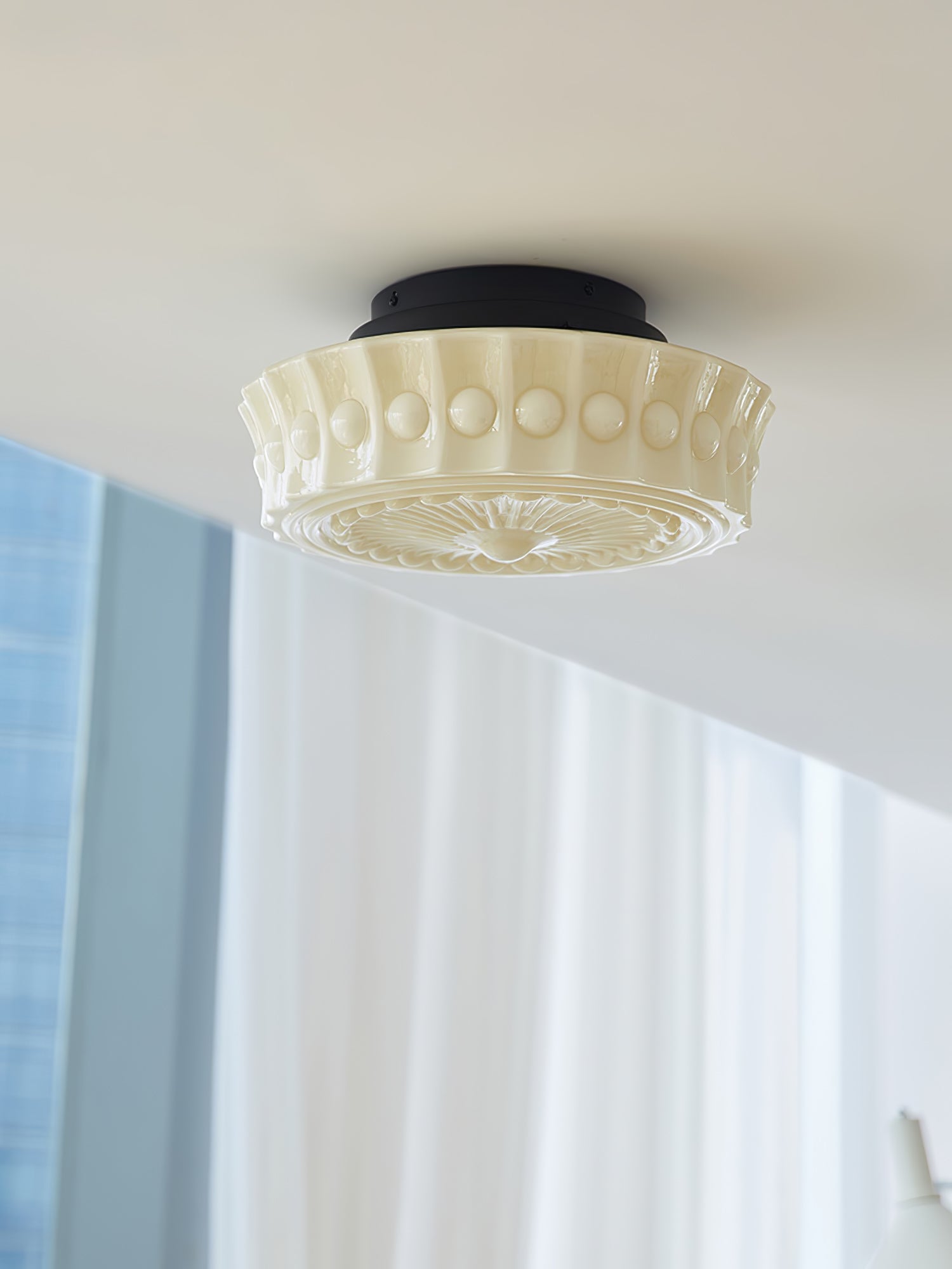 Plafondlamp Art Deco met Gegraveerde Glazen Kap en Ronde Vorm