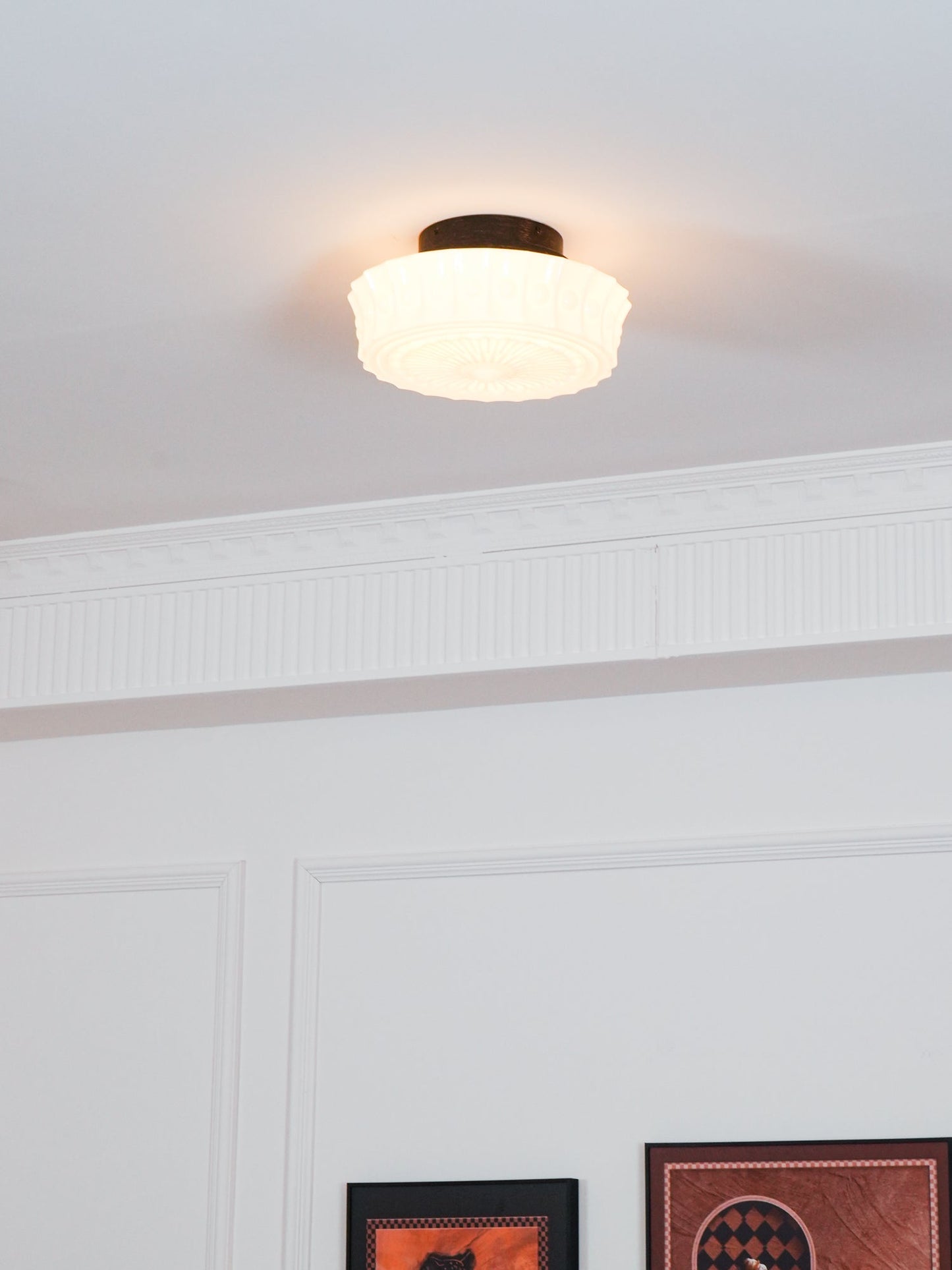 Plafondlamp Art Deco met Gegraveerde Glazen Kap en Ronde Vorm