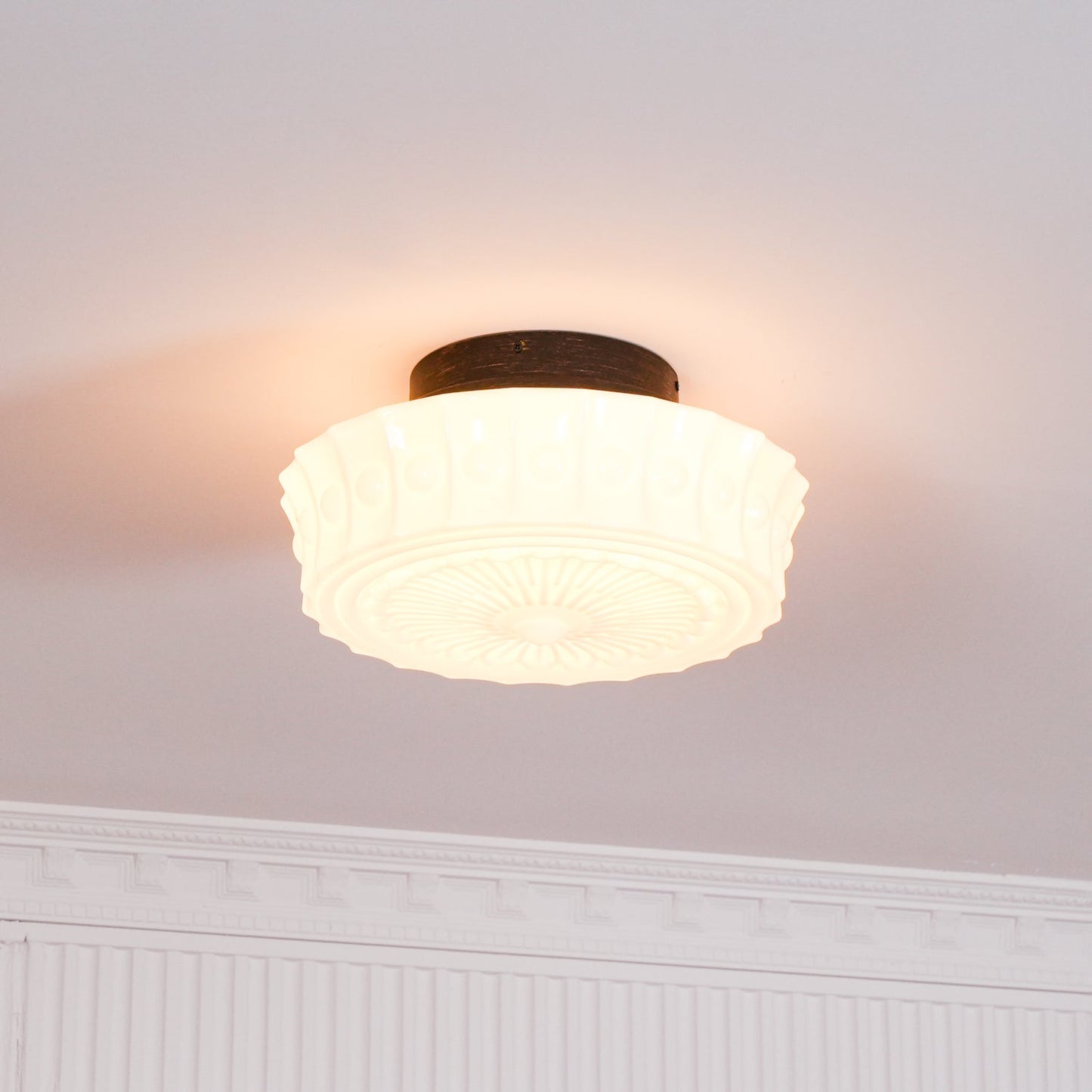 Plafondlamp Art Deco met Gegraveerde Glazen Kap en Ronde Vorm