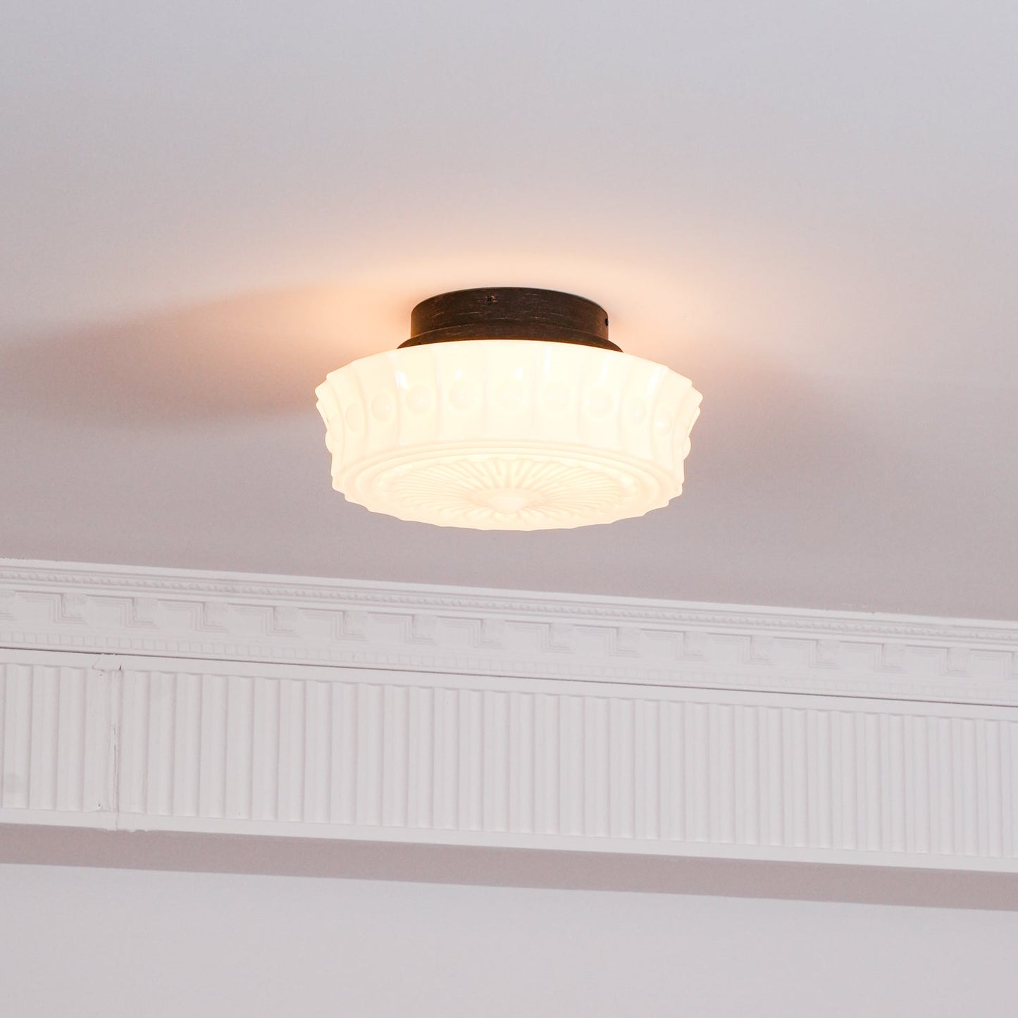 Plafondlamp Art Deco met Gegraveerde Glazen Kap en Ronde Vorm
