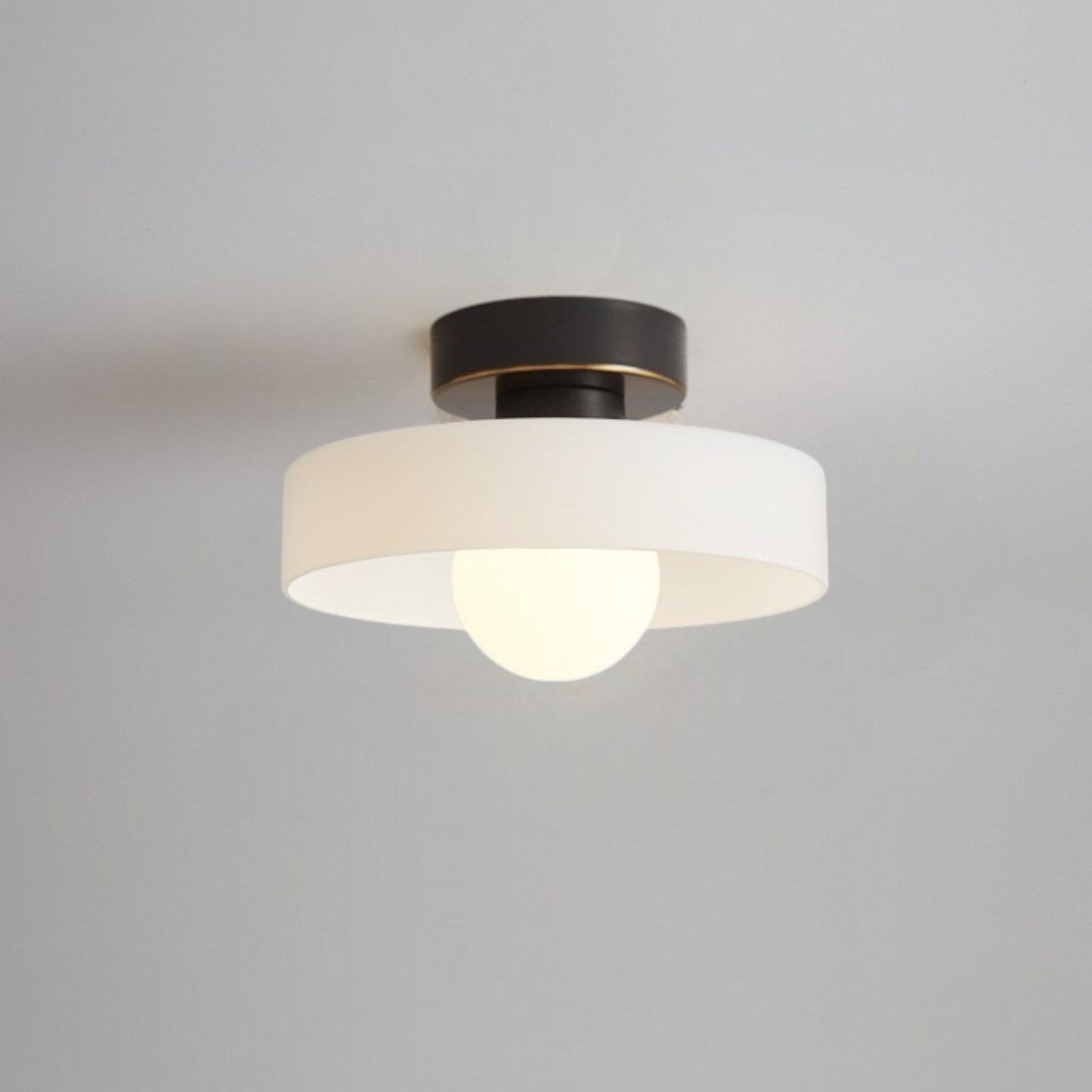 Plafondlamp Bauhaus met Ronde Kap en Glazen Lichtbol
