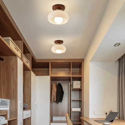 Plafondlamp Bauhaus Stijl met Crème Glazen Kap en Houten Basis