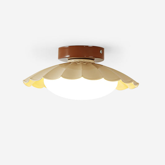 Plafondlamp Bohemian met Gegolfde Kap en Opaalwitte Bol