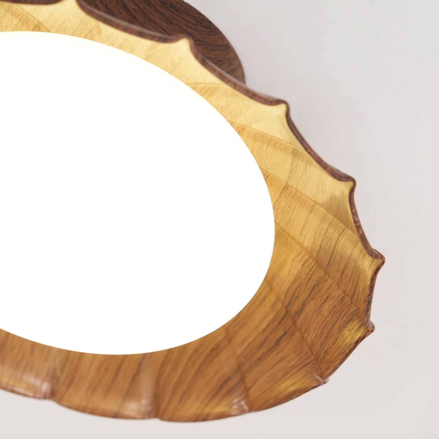 Plafondlamp Bohemian met Gegolfde Kap en Opaalwitte Bol